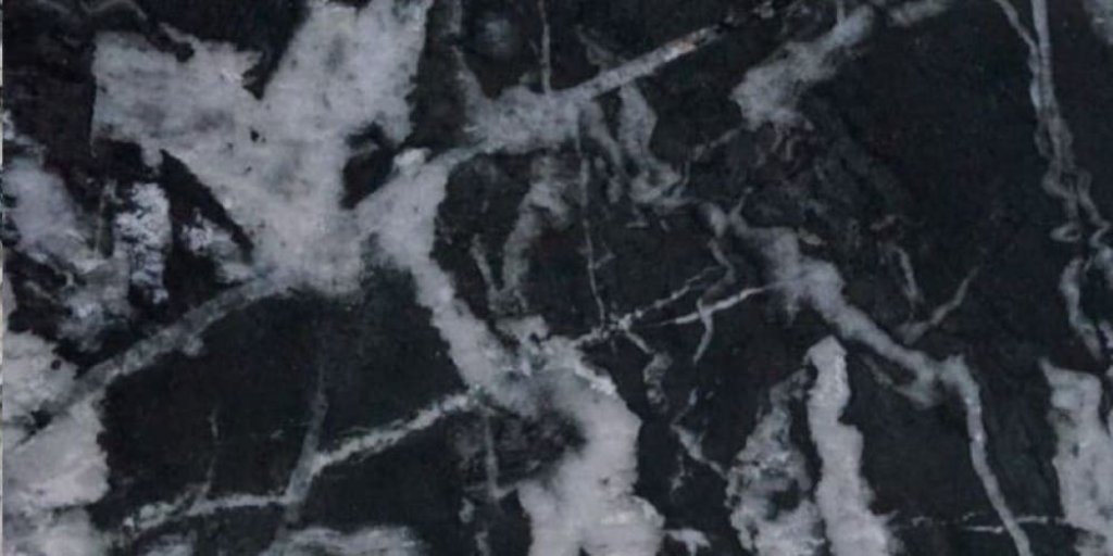 Graniet keukenblad in de kleur Electric Black van Sined met een zwarte toon en grote witte aderen.