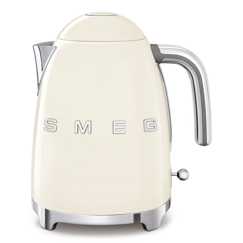 Smeg elektrische waterkoker crème 1,7 L in 50’s stijl met RVS-details.